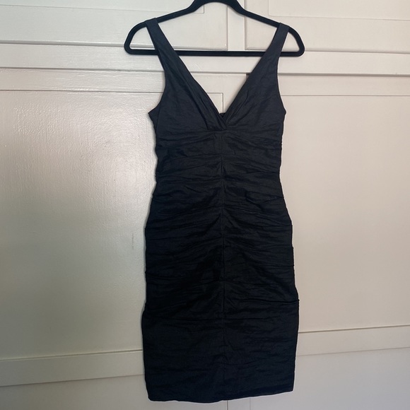 NICOLE MILLER BLACK RUSHED FITTED PLUNGING NECKLINE COCKTAIL DRESS SIZE 4🌟EUC🌟 - Picture 3 of 14